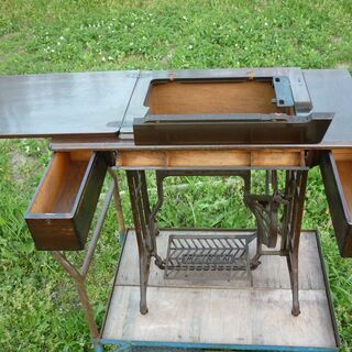 配達可◆レトロな足踏みミシン台　テーブル　本体なし　古道具　ビンテージ　アンティーク  机 作業台の画像