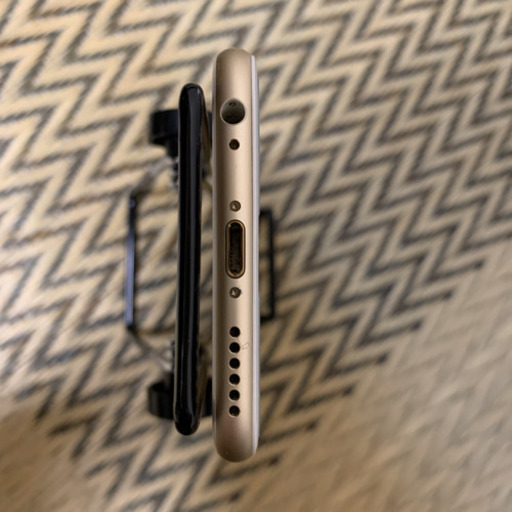 iPhone 6s Gold 64 GB SIMフリー