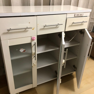 《さらに値下げしました》食器棚　汚損•破損有り