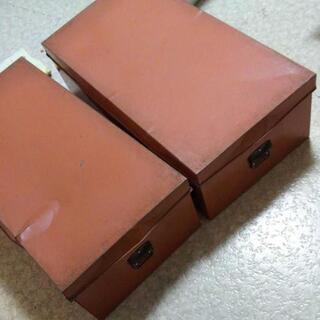 ブリキ缶 衣装ケース レトロの画像