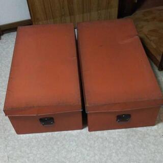 ブリキ缶 衣装ケース レトロの画像