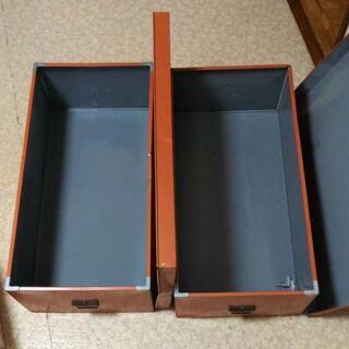 ブリキ缶 衣装ケース レトロの画像