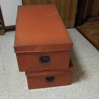 ブリキ缶 衣装ケース レトロの画像