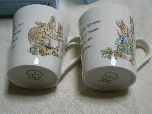 未使用ピーターラビット食器　マグカップ2個とカレー皿2枚
