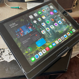 お買い得❗️値下げ❗️動作品SIMフリーiPad第5世代本体32...