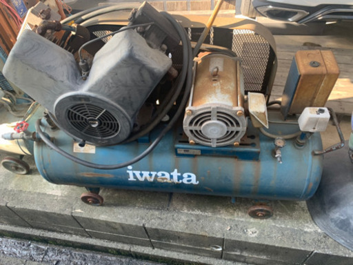岩田塗装機工業　エアーコンプレッサー