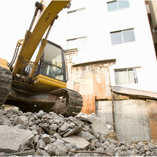 一緒に「解体」しないかい？ლ(╹◡╹ლ)建設物の解体を行う【解体工事作業】未経験歓迎！日給1万円～！の画像
