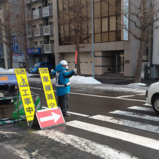 未経験者歓迎！ 交通誘導警備スタッフの画像
