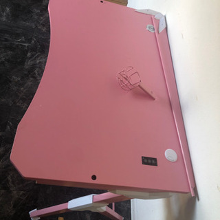 ゲーミングデスクの画像