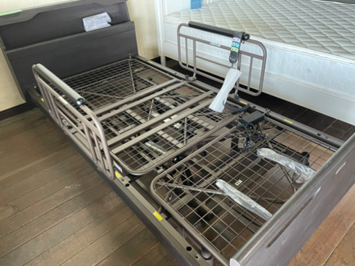 グランツ製電動ベッド！3モーター！マットレス付き