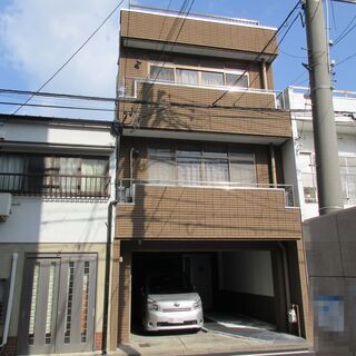 【★只今契約成立の方は12月分家賃免除★】 市営地下鉄「五条」駅徒歩４分　 五条烏丸近く　シェアハウス入居者募集　共益費内に水道光熱費含む １人部屋個室　エアコン　冷蔵庫 　デスク　ベット寝具　完備　すぐ内入居可能です。随時内覧可能！の画像