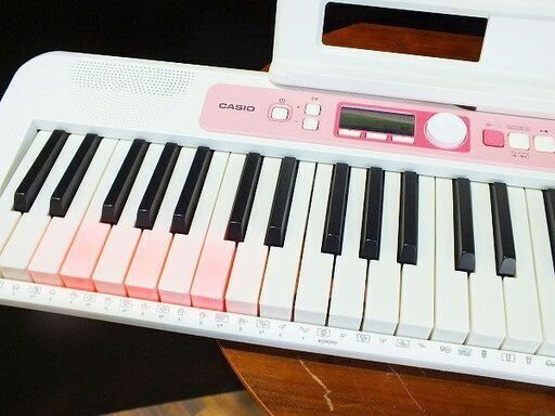 【苫小牧バナナ】カシオ/CASIO 光ナビゲーション 電子キーボード 61鍵盤 LK-312 内蔵曲数120曲 譜面台 マイク付き ♪