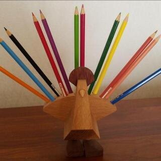 くじゃくの色鉛筆の画像