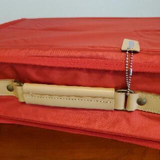 折り畳みバック　赤の画像