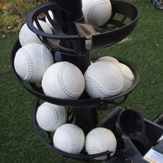 スキルズ　美品　SKLZ トスマシン　軟式ボール付　（　決まりました　）の画像