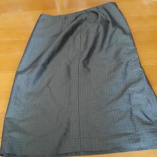 CECIL McBEE、膝丈スカート