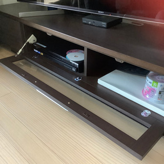 大きめなテレビ台の画像