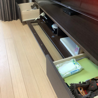 大きめなテレビ台の画像