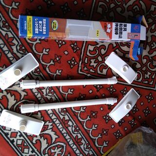 家具転倒防止伸縮棒　６０-１００センチ　２本　未使用品