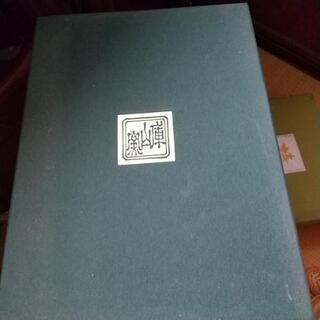 青華緑彩高台花瓶(大)の画像