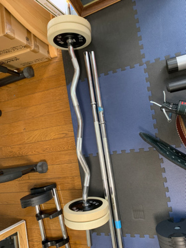 ダンベル　バーベル　懸垂マシン　他