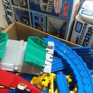 中古プラレールセット 電車沢山レール沢山の画像