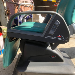 タカラベルモント美容室の自動洗髪機と電動リクライニング椅子の画像