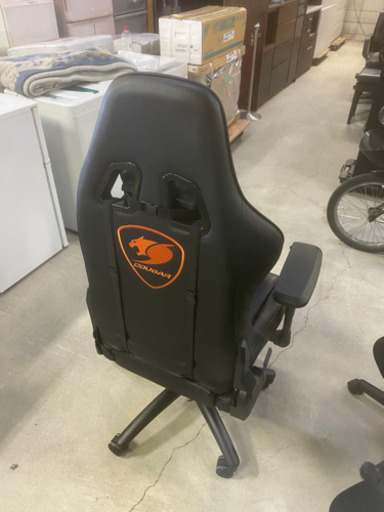 大人気ゲーミングチェア!!COUGAR ARMOR BLACK 大特価！