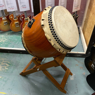 岡田屋布施 太鼓　和太鼓　本欅胴　1尺3寸　折り畳み台付きの画像