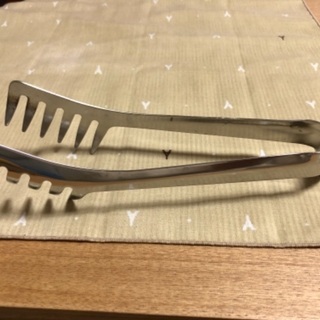 トングと計量スプーン