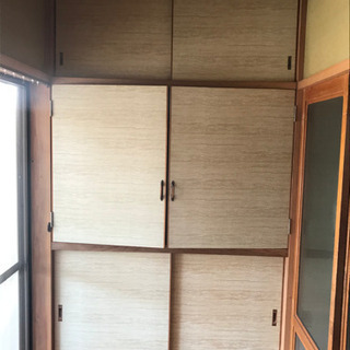 スタイリッシュな収納ドア　1式