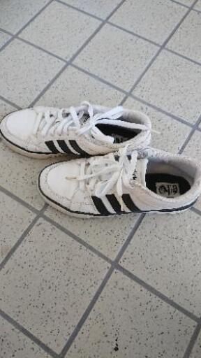 adidasスニーカー