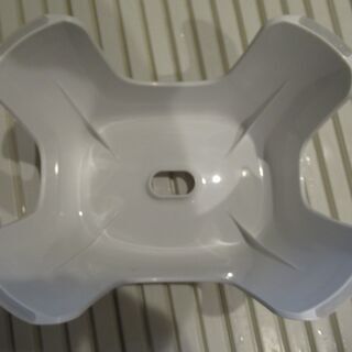 目立つ傷なし。未使用品　バス チェア　日本製（刻印表記あり）　Richell/リッチェル　ハユール　高さ19㎝×幅30㎝×奥行23㎝　ホワイト　バスチェア 椅子 腰かけ 風呂イスの画像