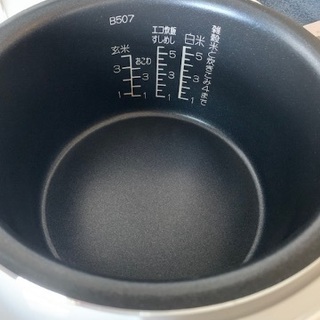 新品/マイコン式/炊飯ジャー/5.5合炊き　取りに来てくれる方希望　　￥10,800→¥7.500→3.000（値段交渉します）の画像