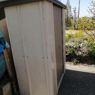 お話中　物置　高さ188cm 横145cm 奥行き80cmの画像
