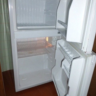 冷蔵庫・電子レンジ・洗濯機・食卓まとめて引き取っていただければタダの画像