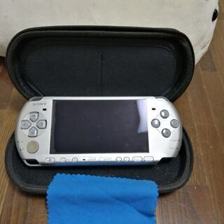 PSP 本体とアダプター(ソフトなし)をおまけで譲渡いたします