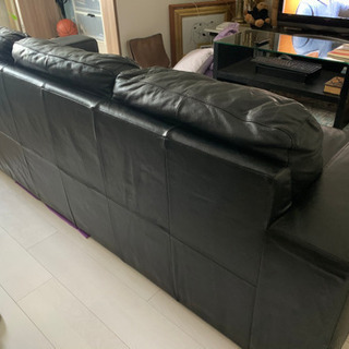 【お譲り先確定】IKEAソファ　黒合皮・3人掛けの画像