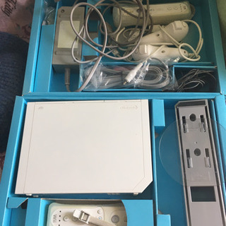 Wii 本体と太鼓２つ