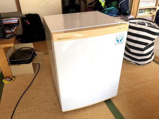 冷凍庫　HITACHI　小型　容量60L程度　中古