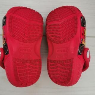 マックイーンのクロックスの画像