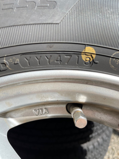 スタッドレスタイヤ、ホイール付き売ります。