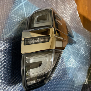 ヴェルファイア30系後期テールランプの画像