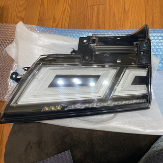ヴェルファイア30系後期テールランプの画像
