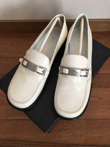 プラダ　ローファー　新品未使用