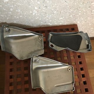 美品　ヤマハ ドラッグスター400 純正 サイドカバー R/L 割れ無しの画像