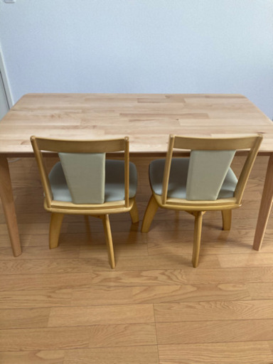 急募　ニトリダイニングテーブルと椅子二脚セット