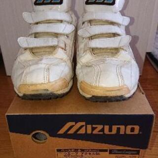 男性用スポーツシューズ