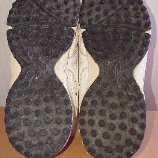 男性用スポーツシューズの画像