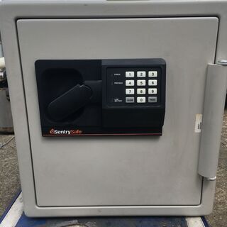 【中古品】Sentry　Safe　セントリー　耐火金庫　ＳＢ３５...